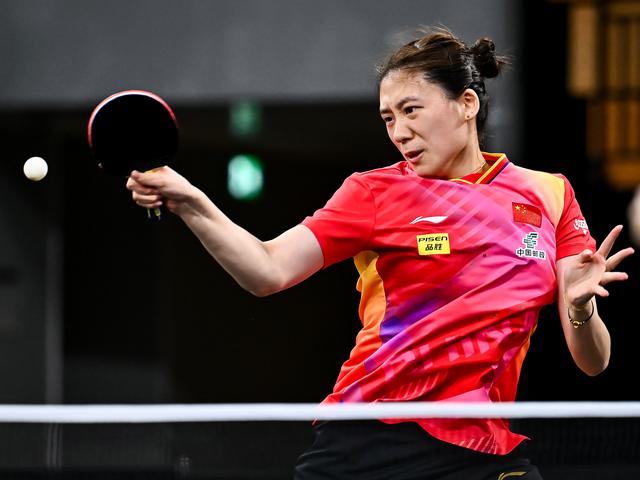 于俱乐部间 于俱乐部间